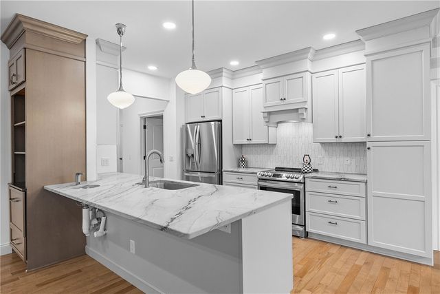 7 Silverwood Circle, East Rochester, NY 14445