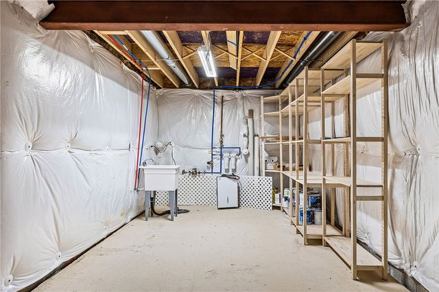 7 Silverwood Circle, East Rochester, NY 14445