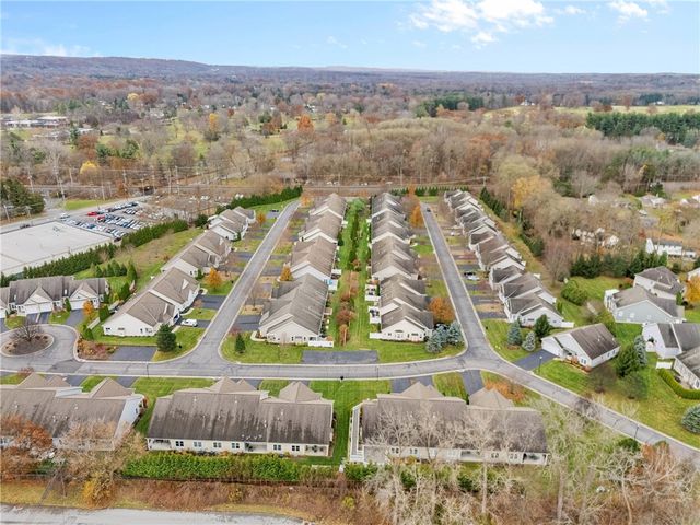 7 Silverwood Circle, East Rochester, NY 14445