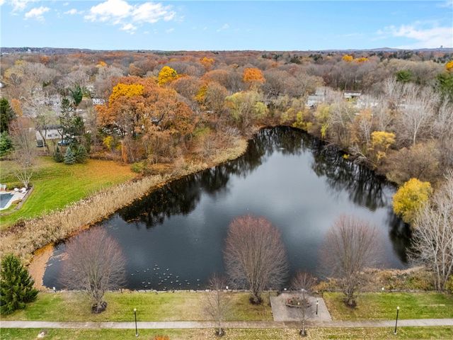 7 Silverwood Circle, East Rochester, NY 14445