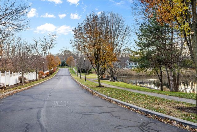 7 Silverwood Circle, East Rochester, NY 14445