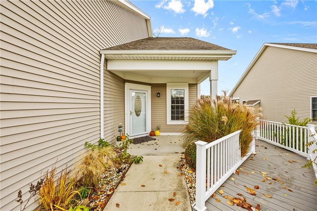 7 Silverwood Circle, East Rochester, NY 14445