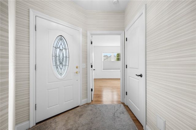 7 Silverwood Circle, East Rochester, NY 14445