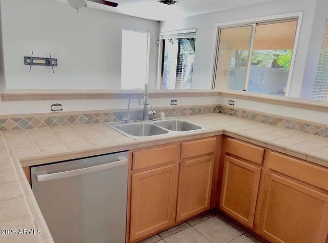 2791 E CARLA VISTA Drive, Chandler, AZ 85225