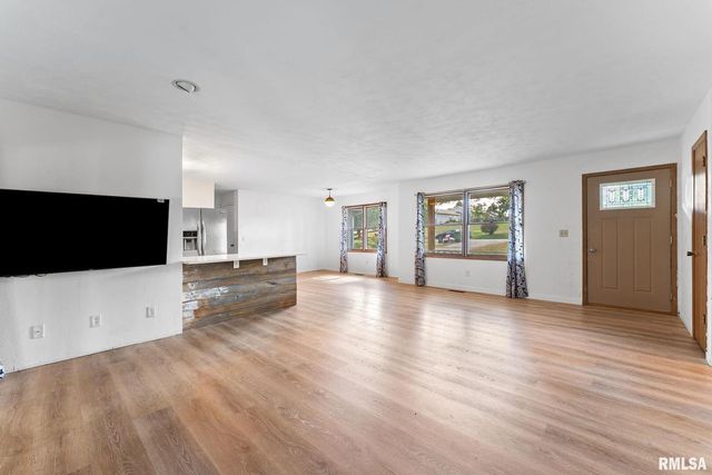 2461 Bobwhite Dr Drive, Muscatine, IA 52761