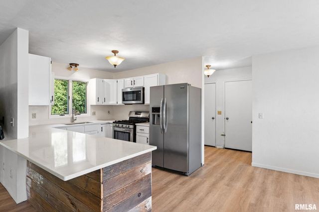 2461 Bobwhite Dr Drive, Muscatine, IA 52761