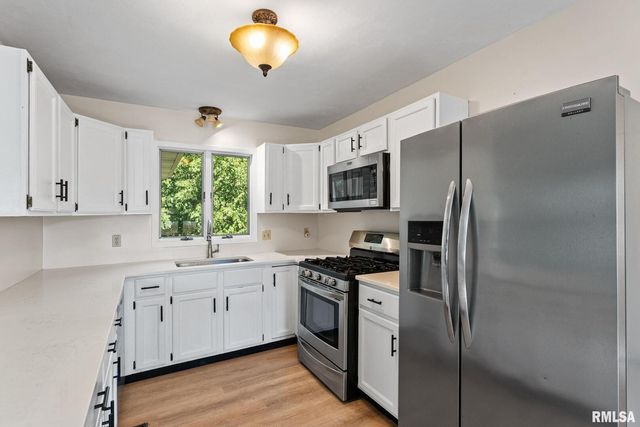 2461 Bobwhite Dr Drive, Muscatine, IA 52761