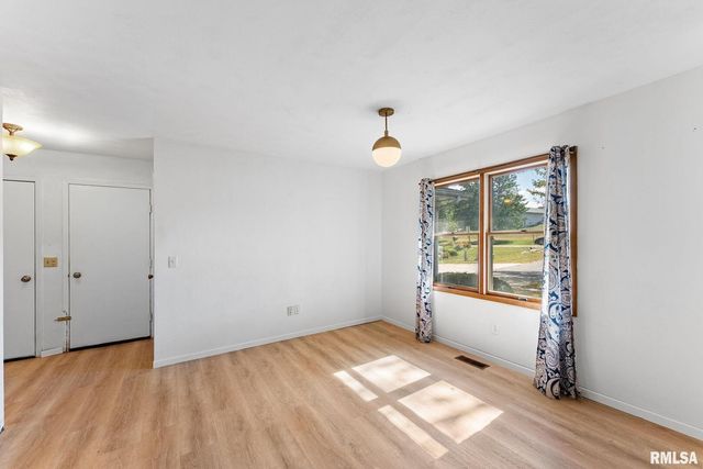 2461 Bobwhite Dr Drive, Muscatine, IA 52761