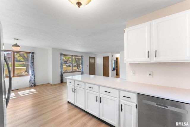 2461 Bobwhite Dr Drive, Muscatine, IA 52761