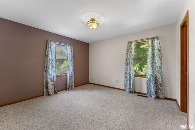 2461 Bobwhite Dr Drive, Muscatine, IA 52761