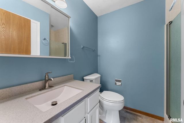 2461 Bobwhite Dr Drive, Muscatine, IA 52761