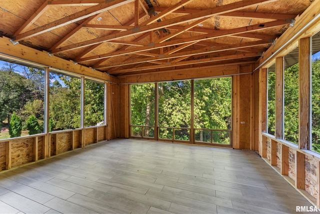 2461 Bobwhite Dr Drive, Muscatine, IA 52761