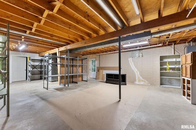 2461 Bobwhite Dr Drive, Muscatine, IA 52761