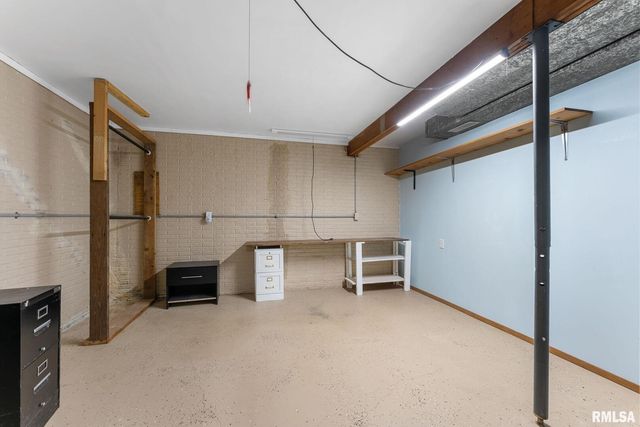 2461 Bobwhite Dr Drive, Muscatine, IA 52761