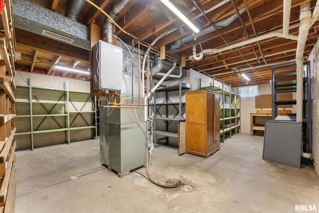 2461 Bobwhite Dr Drive, Muscatine, IA 52761