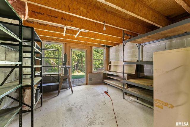 2461 Bobwhite Dr Drive, Muscatine, IA 52761