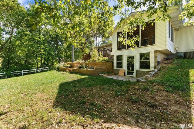 2461 Bobwhite Dr Drive, Muscatine, IA 52761