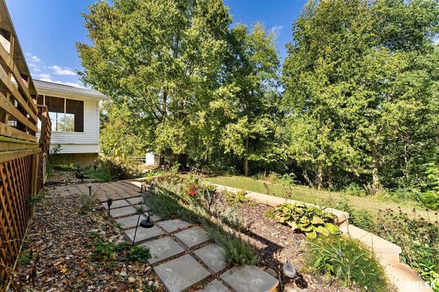 2461 Bobwhite Dr Drive, Muscatine, IA 52761