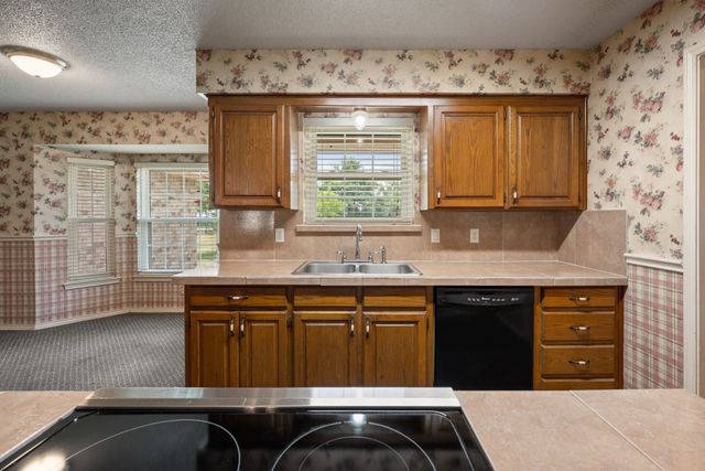 7655 Veal Station Road, Azle, TX 76020