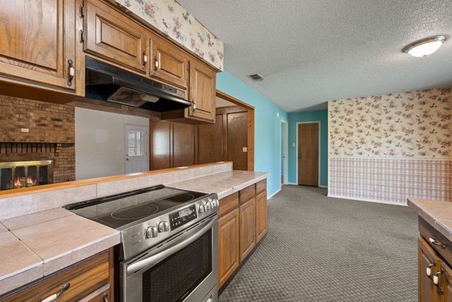 7655 Veal Station Road, Azle, TX 76020