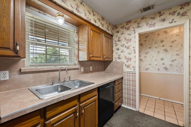 7655 Veal Station Road, Azle, TX 76020