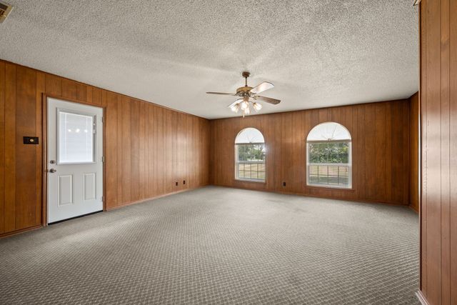 7655 Veal Station Road, Azle, TX 76020