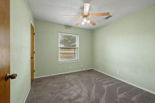 7655 Veal Station Road, Azle, TX 76020