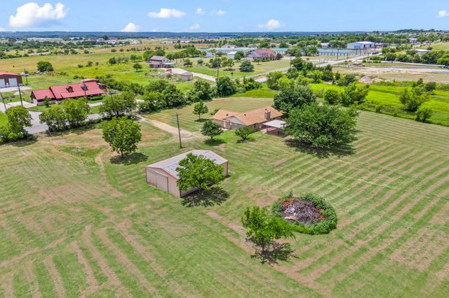 7655 Veal Station Road, Azle, TX 76020