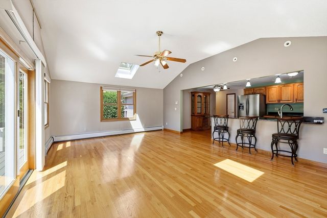 15 Tiffany Lane, Northampton, MA 01062