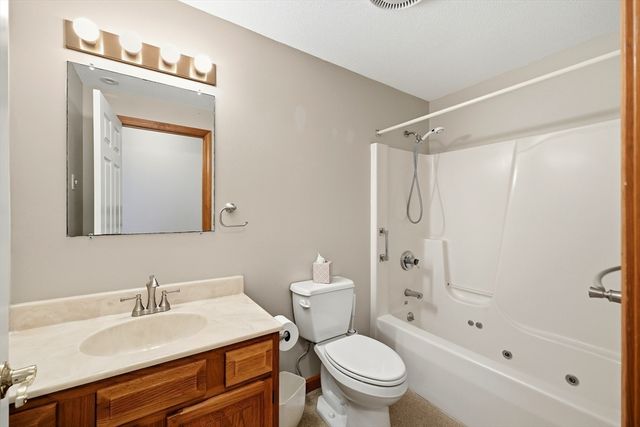 15 Tiffany Lane, Northampton, MA 01062