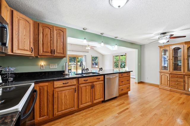 15 Tiffany Lane, Northampton, MA 01062