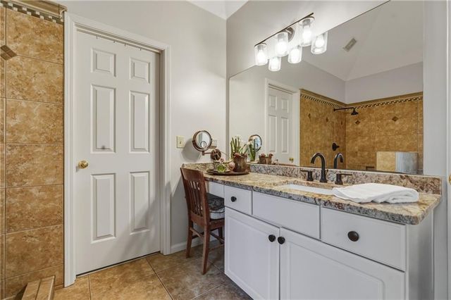 1561 Halisport Lake NW Drive, Kennesaw, GA 30152