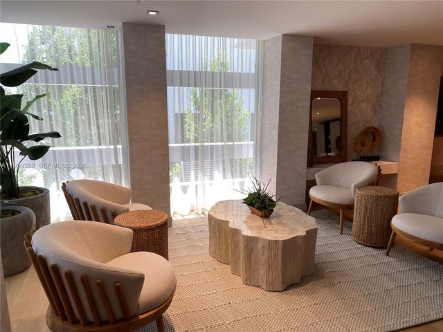 9521 E Bay Harbor Dr 605, Bay Harbor Islands, FL 33154