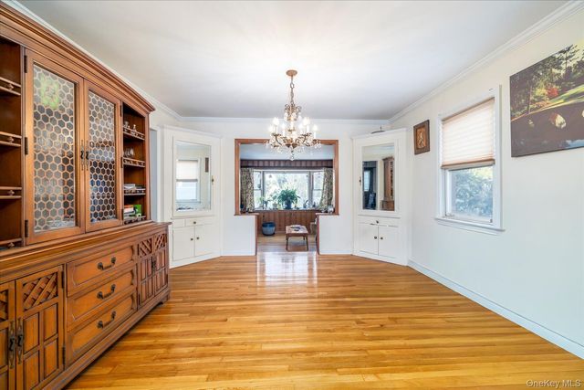 31 Alden Court, Malverne, NY 11565