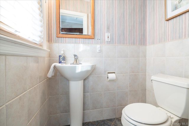 31 Alden Court, Malverne, NY 11565