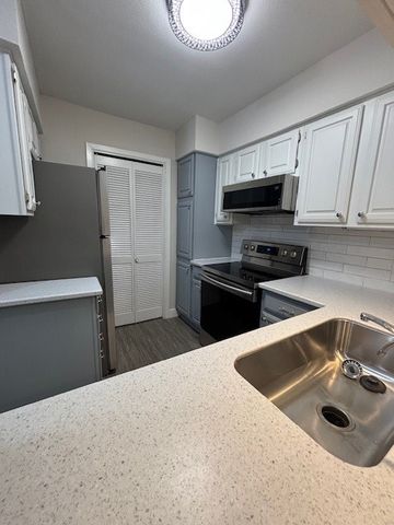 1104 Riverchase Lane 204, Arlington, TX 76011