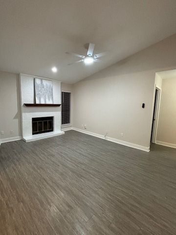 1104 Riverchase Lane 204, Arlington, TX 76011