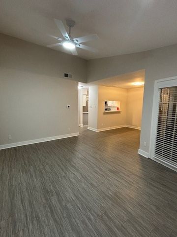 1104 Riverchase Lane 204, Arlington, TX 76011