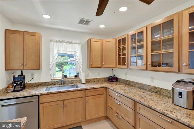 62 E HIGH ST, Womelsdorf, PA 19567