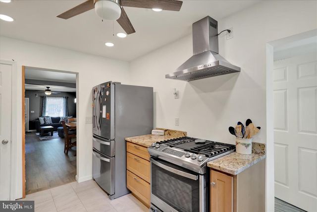 62 E HIGH ST, Womelsdorf, PA 19567