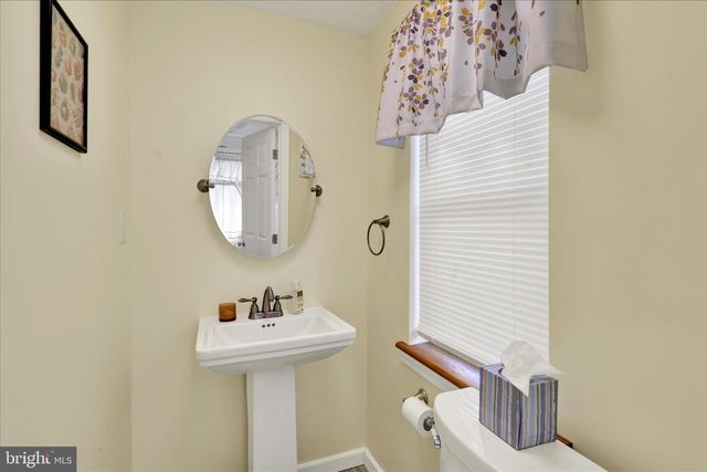 62 E HIGH ST, Womelsdorf, PA 19567