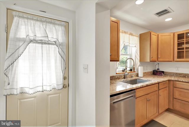 62 E HIGH ST, Womelsdorf, PA 19567