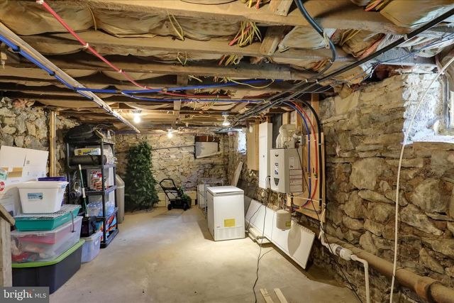 62 E HIGH ST, Womelsdorf, PA 19567