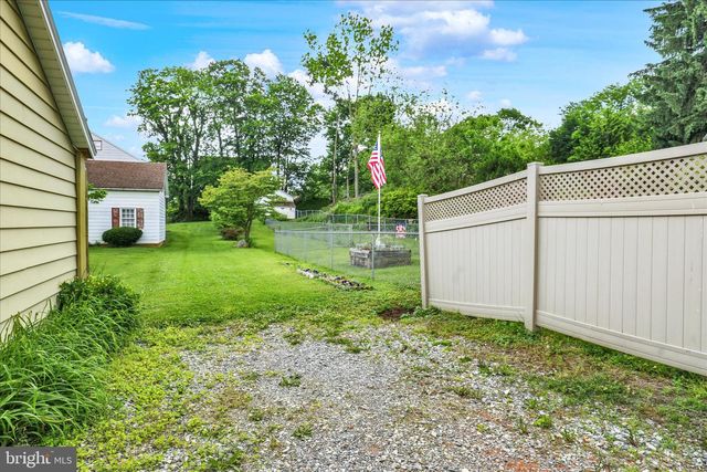 62 E HIGH ST, Womelsdorf, PA 19567