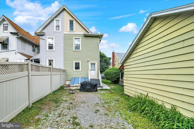 62 E HIGH ST, Womelsdorf, PA 19567