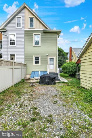62 E HIGH ST, Womelsdorf, PA 19567