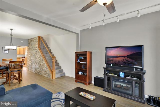 62 E HIGH ST, Womelsdorf, PA 19567