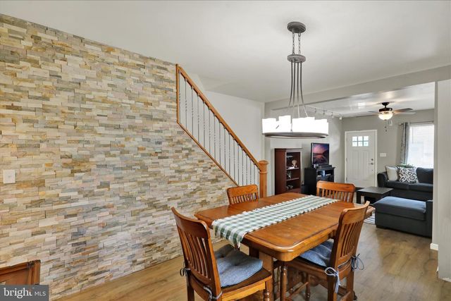 62 E HIGH ST, Womelsdorf, PA 19567
