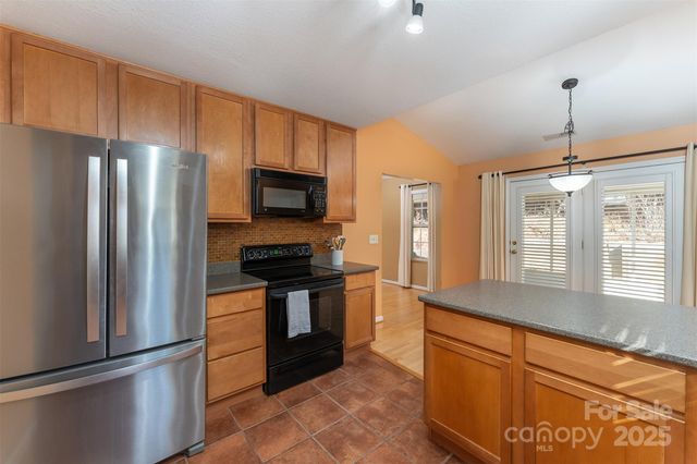 412 Wiltshire Circle, Fletcher, NC 28732