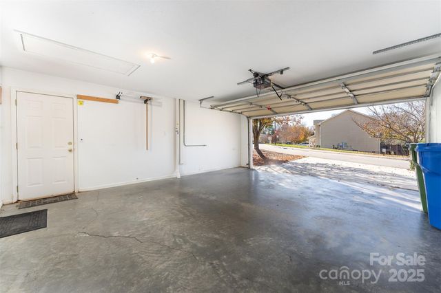 412 Wiltshire Circle, Fletcher, NC 28732